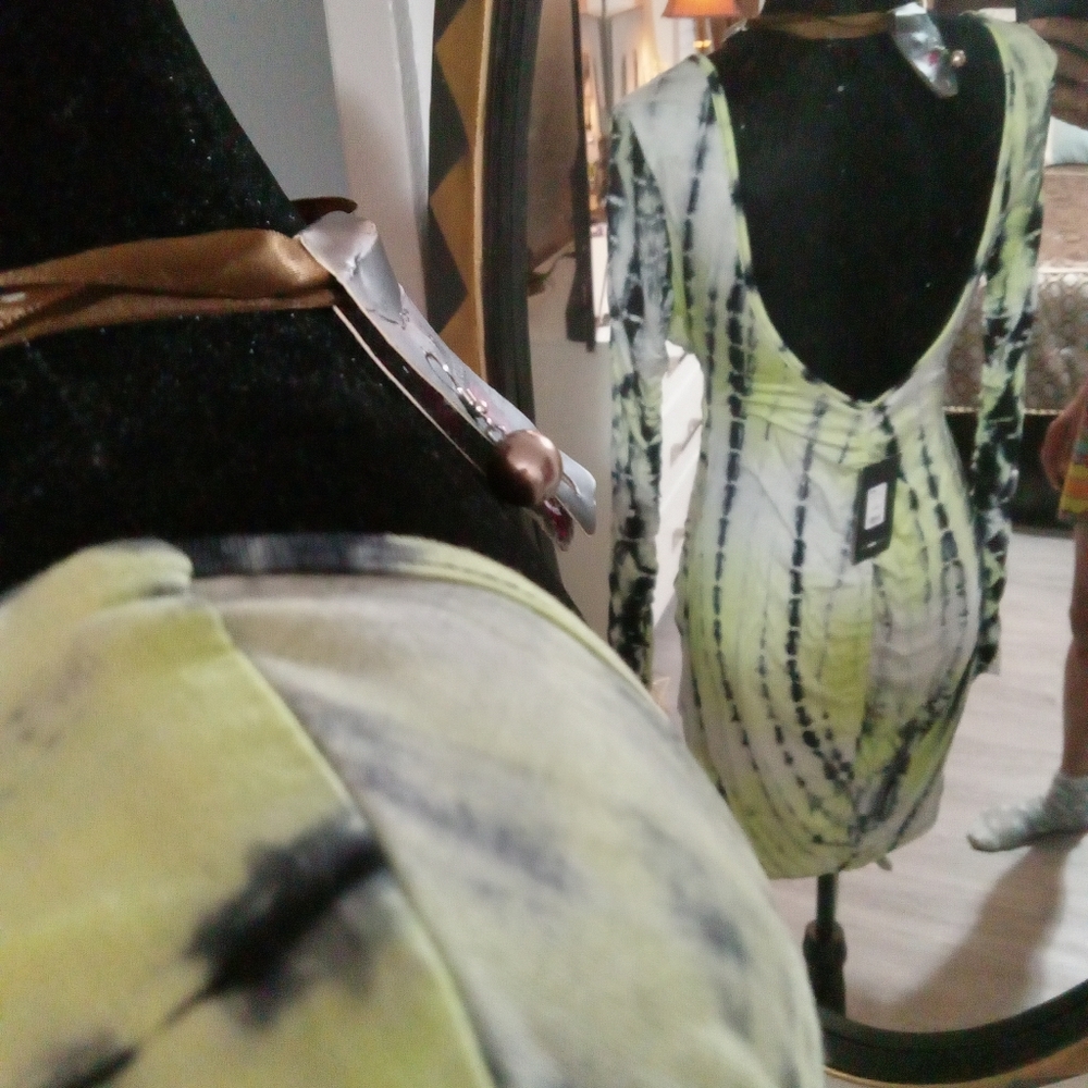 Dress - Picture 6 of 7